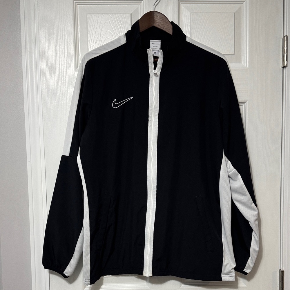 Nike Men's Black and White Windbreaker